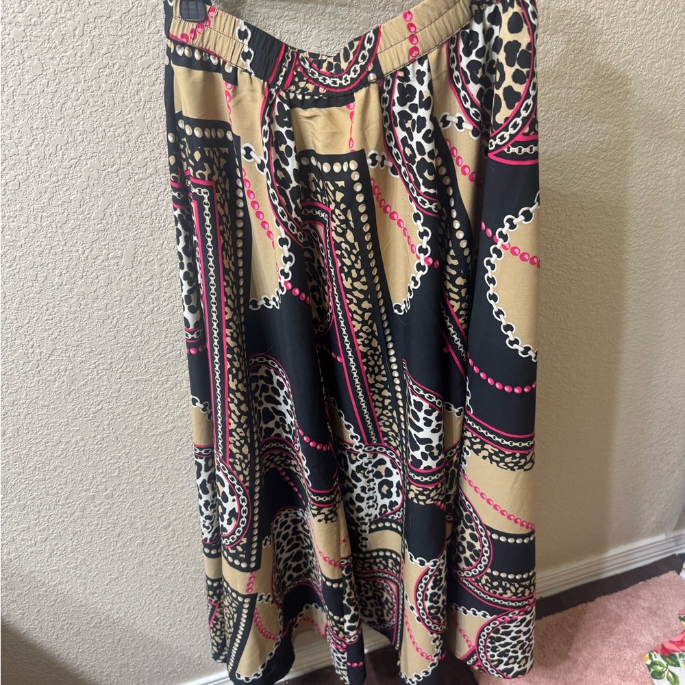 Stylish Black and Tan Patterned Skirt